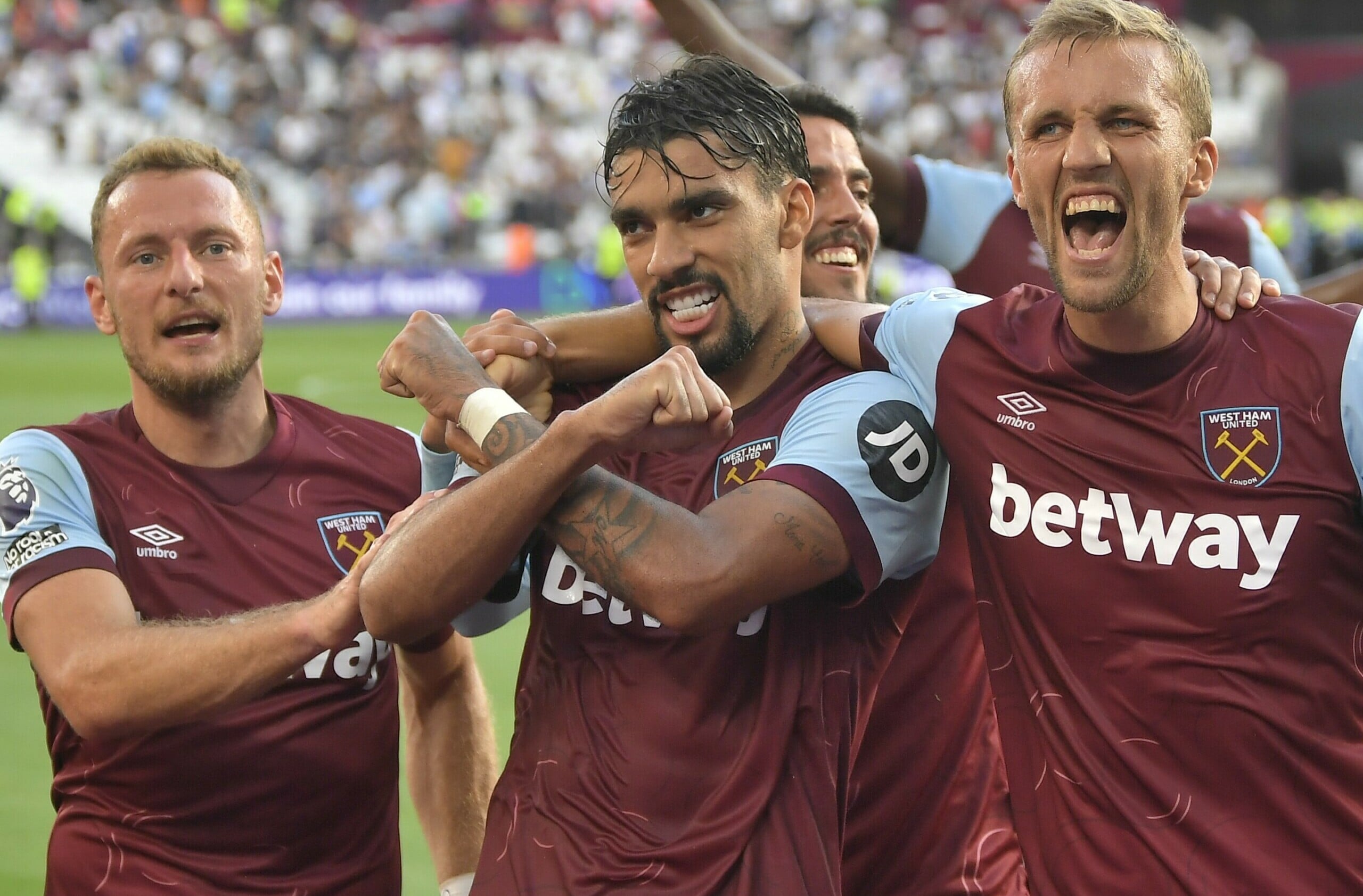 O brasileiro fez gol, levou cartão amarelo por reclamação e deixou o campo aplaudido pelos torcedores presentes. Foto: Divulgação West Ham
