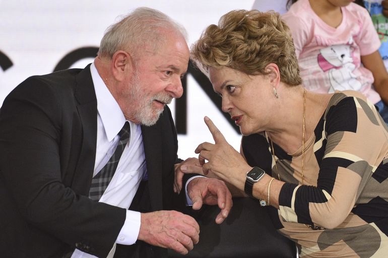 Lei que estabelece regras para recebimento de presentes diferença entre presentes a Lula e Dilma e caso das joias de Bolsonaro