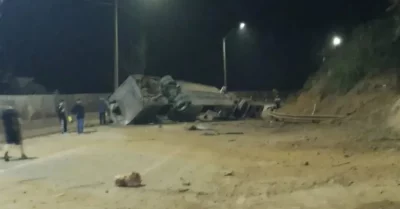 Ônibus com torcedores do Corinthians tombou na Rodovia Fernão Dias: 7 pessoas morreram — Foto: Reprodução / Redes sociais