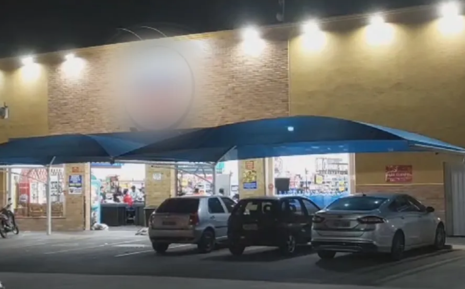 Mulher que não sabia que estava grávida dá à luz em banheiro de supermercado, em Catalão