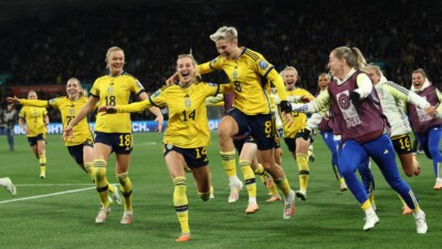 Jogadoras da Suécia comemorando a classificação