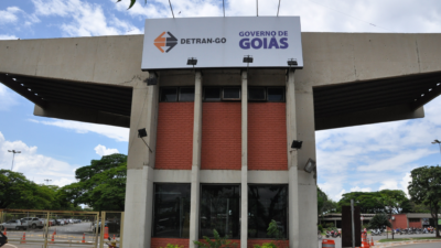 Desconto em multas está disponível para mais de 30 cidades de Goiás (Foto: Divulgação/Governo de Goiás)