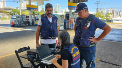 Procon Goiás notifica postos a justificar aumento de preço do combustível durante o feriado, em Goiânia