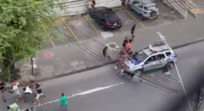 Viatura atropela grupo de pessoas para conter confusão em Recife; vídeo Gravação mostra o momento da ocorrência