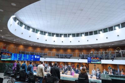 Projeto que altera Constituição Estadual permite a deputados assumir secretarias municipais