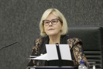 Em discurso de despedida do STF, Rosa Weber lembra ter sido apenas terceira mulher a integrar a Corte