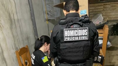 Operação prende 2 e indicia 24 torcedores do Goiás por ataque a rivais dentro de ônibus em Aparecida ordens judiciais contra os investigados