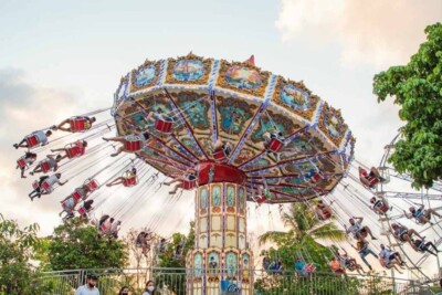 Mulher é arremessada a 12 metros de altura em brinquedo de parque de diversões em Olinda