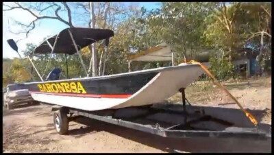 Homem perde controle de canoa e fere pessoas em condomínio de Luziânia Idoso sofreu uma fratura em uma das mãos