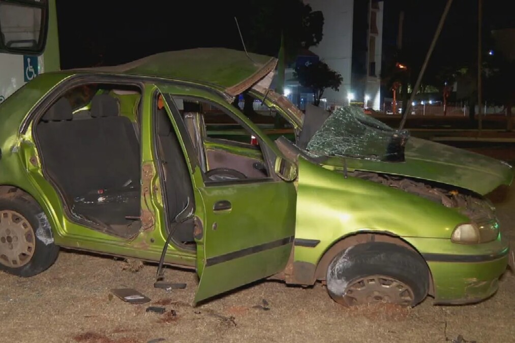 Goiânia: idoso que dirigia carro morre após fazer conversão proibida e bater contra ônibus