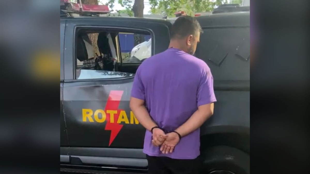 Goiânia: homem é preso por beber em distribuidora, apontar arma para o dono e sair sem pagar