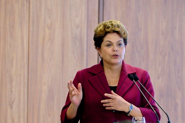 Justiça manda União pagar R$ 400 mil a Dilma por perseguição na ditadura ex-presidente foi vítima de perseguição política