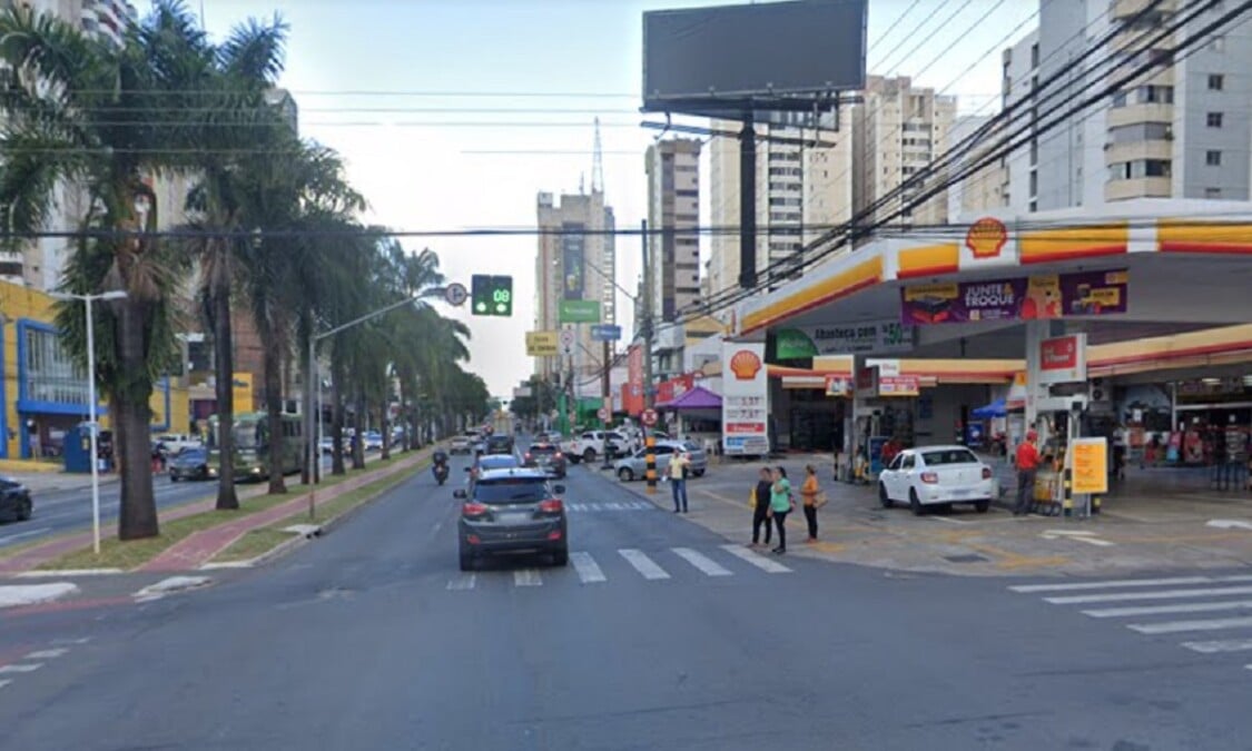 Semáforo instalado na AV T-63 em Goiânia (Foto: Google Earth – Reprodução)