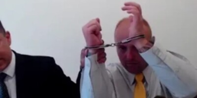 Hacker Delgatti presta depoimento à CPI do DF algemado e por videoconferência oitiva fosse cumprido virtualmente