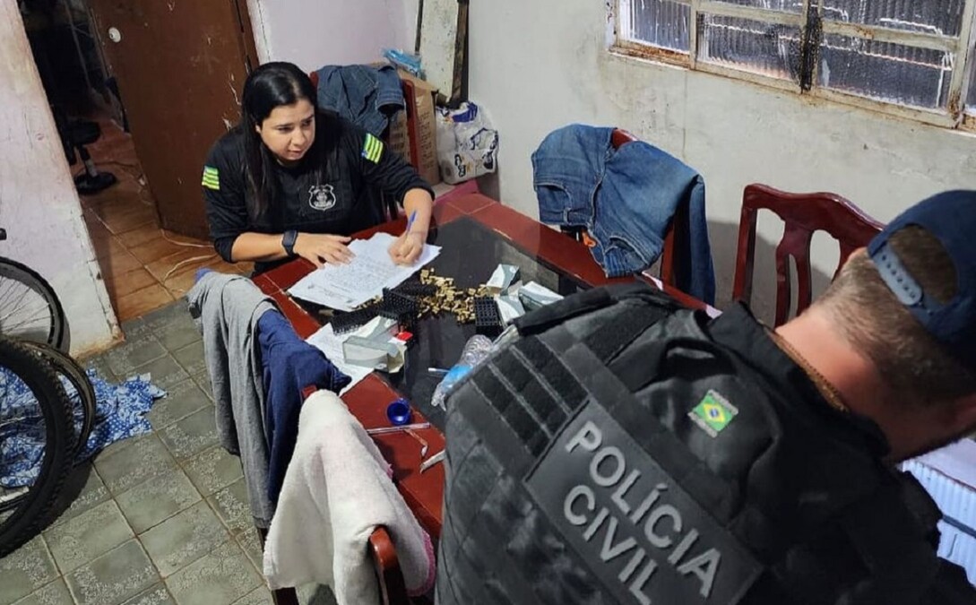 Policiais cumprem mandado em Goiânia
