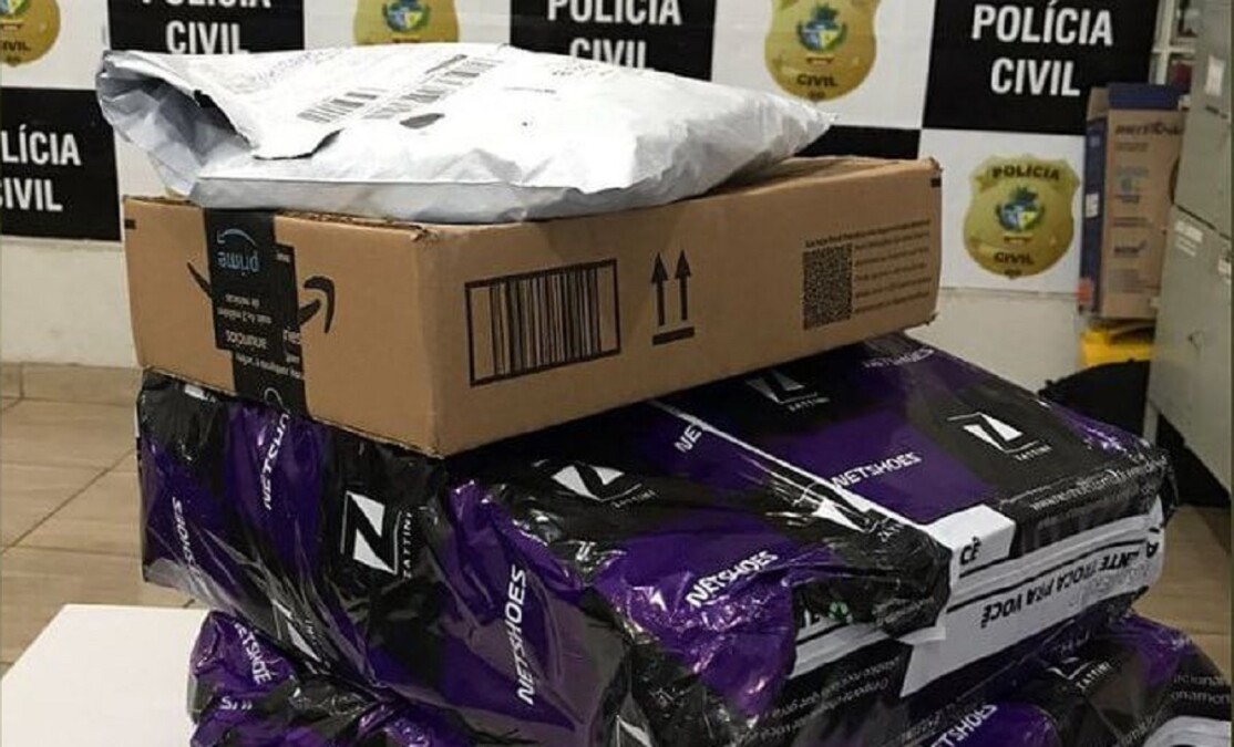 Produtos entregues comprados com o cartão de crédito da amiga