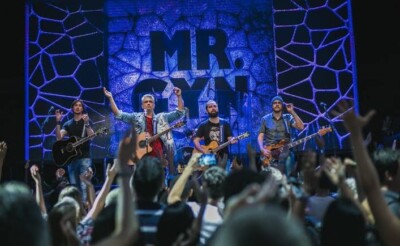 Banda Mr. Gyn e Henrique de Oliveira fazem show em Goiânia