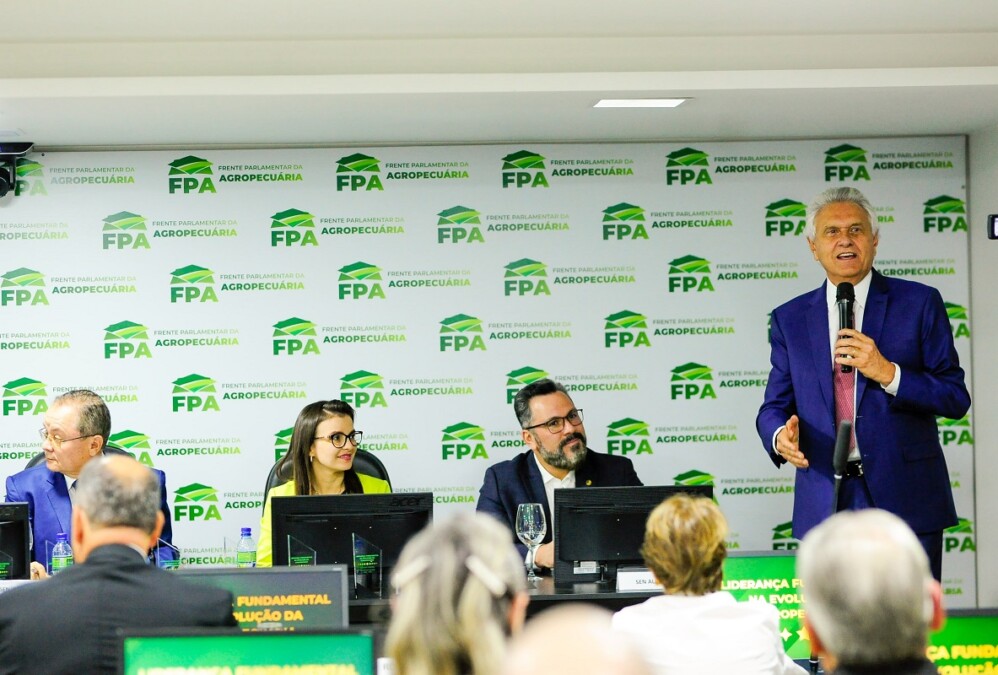 Caiado é homenageado em Frente Parlamentar da Agropecuária