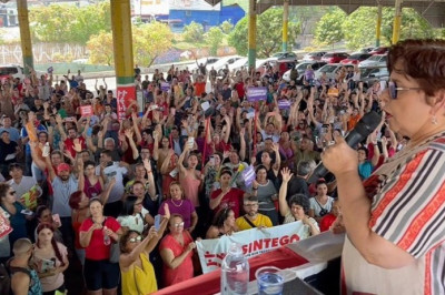 Presidente Bia de Lima na assembleia do Sintego (Foto: Divulgação)