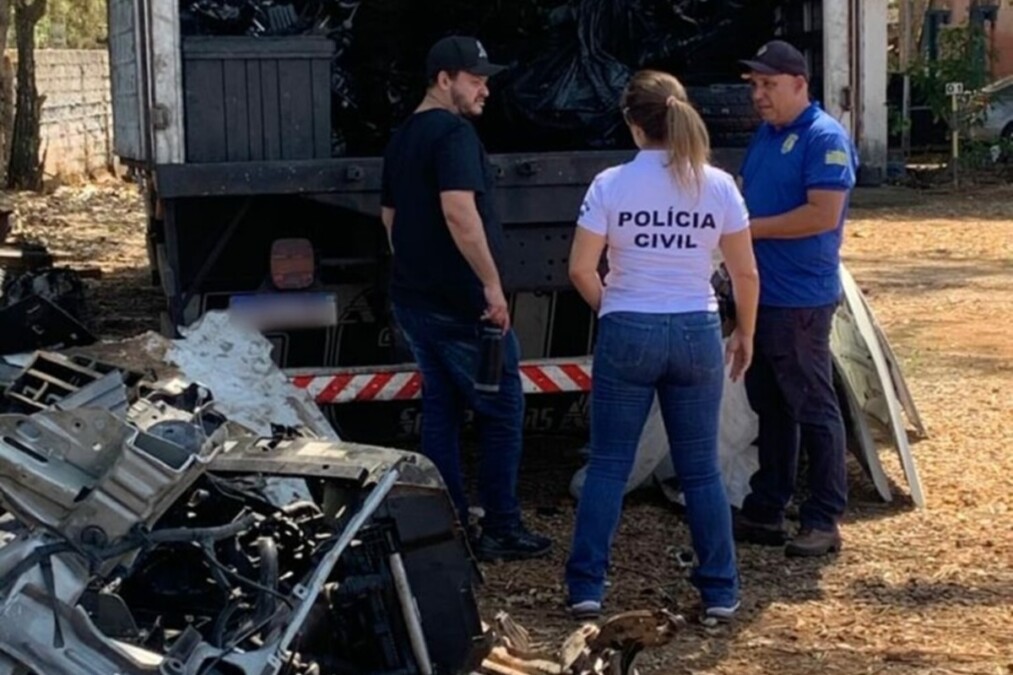 Polícia apreende caminhão com peças cortadas de carros que iriam para a Canaã, em Goiânia