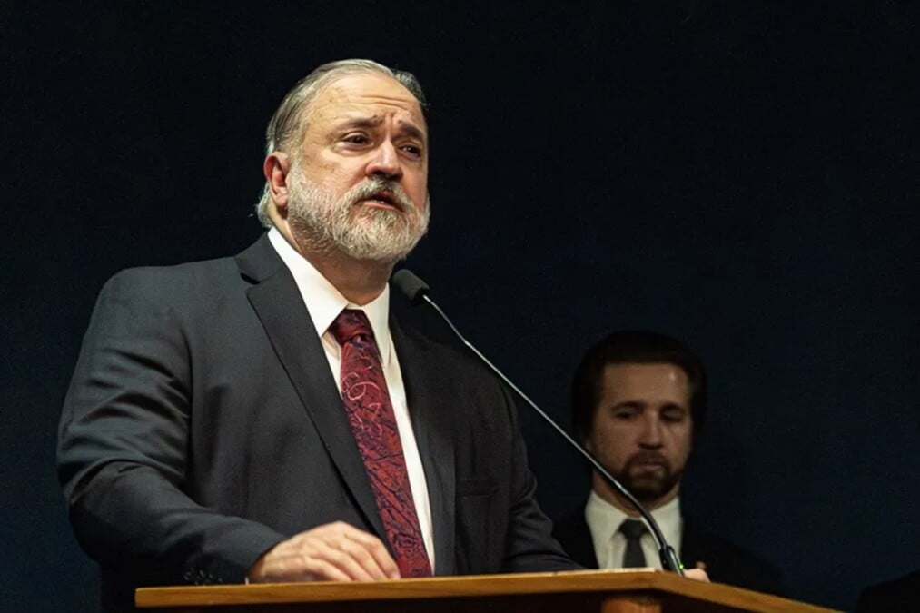 Aras protesta contra colaboração de Cid: 'PGR não aceita delação conduzida pela PF'