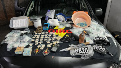 Goiânia: homem é preso após ser flagrado com 80 porções de cocaína em veículo