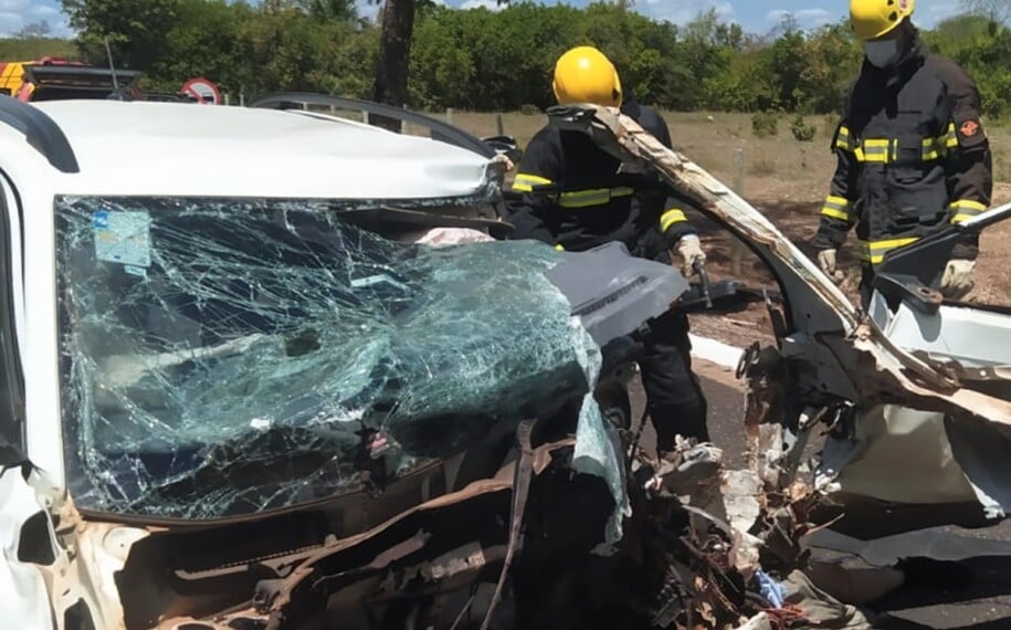 Filho de ex-vereadora de Nova Crixás morre em acidente de carro