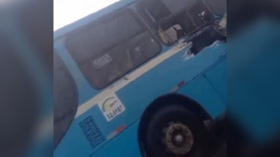 Acidente destrói parte de ônibus e deixa quatro feridos na BR-070, em Águas Lindas