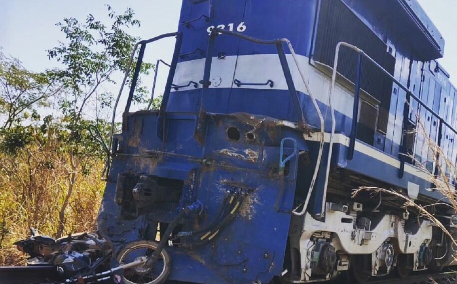 Motociclista é atingido por trem e fica ferido em Petrolina de Goiás
