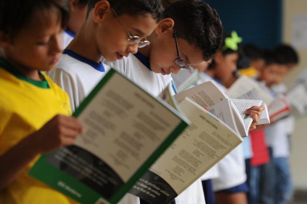 Justiça suspende distribuição de material pedagógico com erros em SP