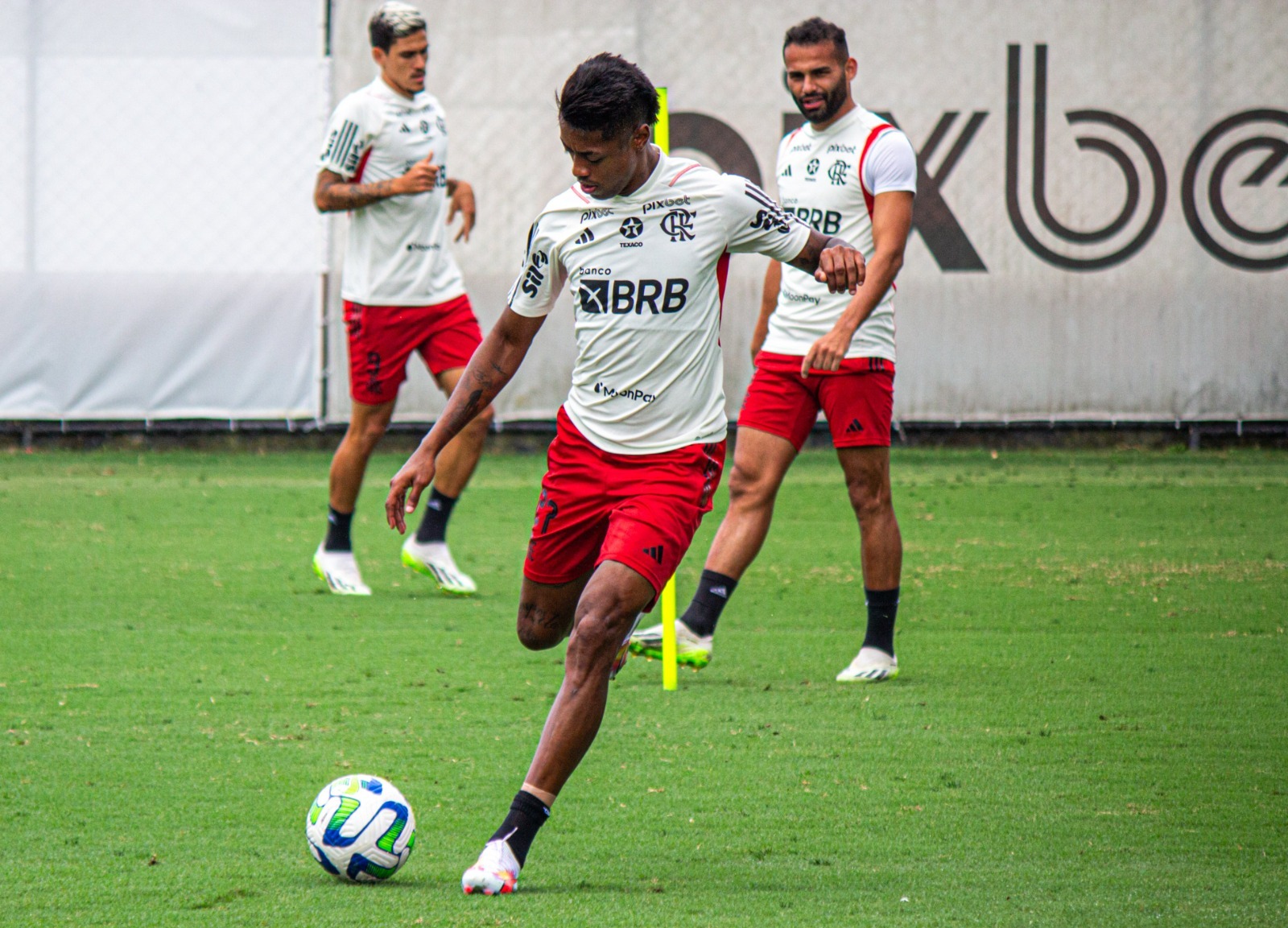 Flamengo espera lucrar diante de assédio europeu por Wesley