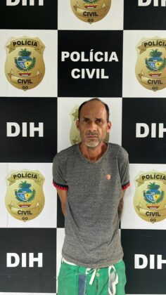 Câmeras de monitoramento mostram o momento em que o autor persegue a vítima