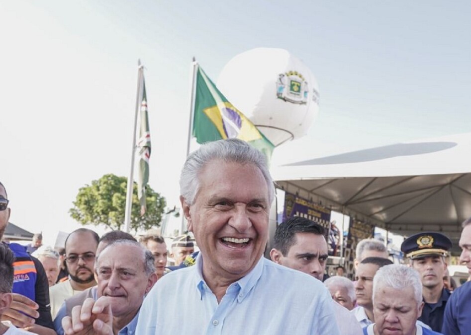 Ronaldo Caiado durante mutirão da prefeitura