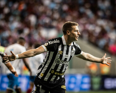 Furch comemorando gol pelo Santos