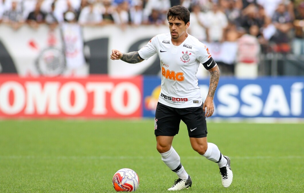 Fagner atuando com a camisa do Corinthians