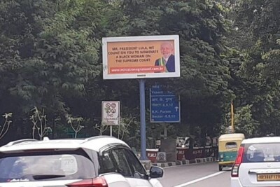 Lula será recebido na Índia com outdoors que pedem ministra negra e progressista no STF Presidente fará indicação aposentadoria de Rosa Weber