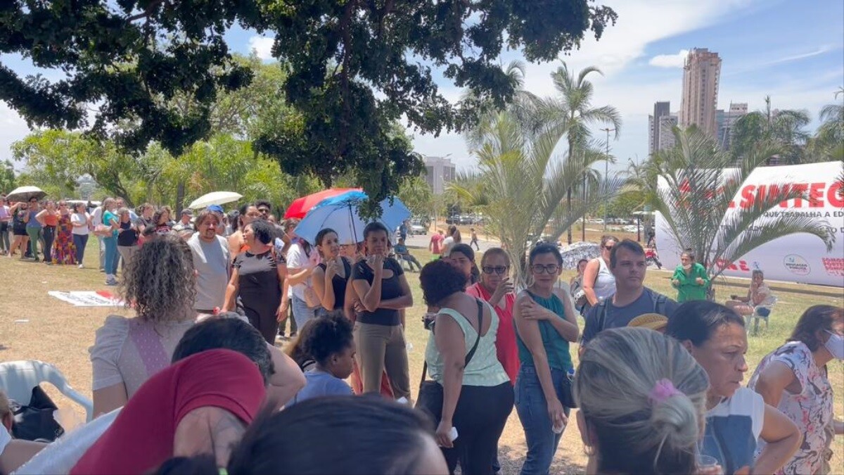 greve-educacao-16-10-goiania