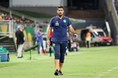 António Oliveira, treinador do Cuiabá na Arena Pantanal