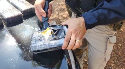 Comerciante é preso com 20 quilos de pasta base de cocaína na BR-070, em Jussara Homem foi parado por trafegar com os faróis desligados