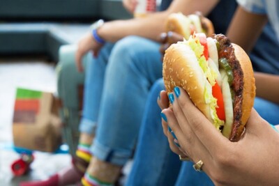 Justiça condena Burger King por falta de refeição balanceada à ex-funcionária de Goiânia