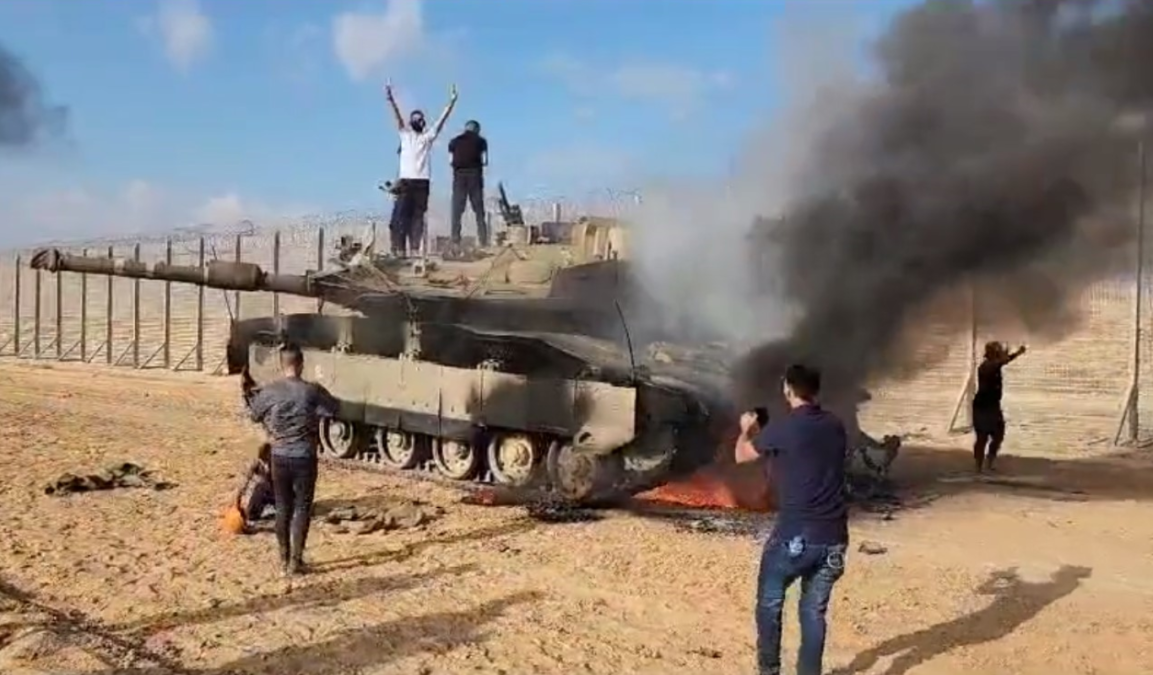 Palestinos destroem tanque de guerra de Israel (Foto: Reprodução)