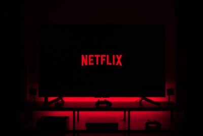 Buscas por cancelamento disparam na Netflix com fim do compartilhamento de senha