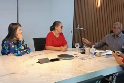 Rogério Cruz pede que a vereadora Aava Santiago deixe reunião com o Sintego na Prefeitura de Goiânia (Foto: reprodução/Vídeo)