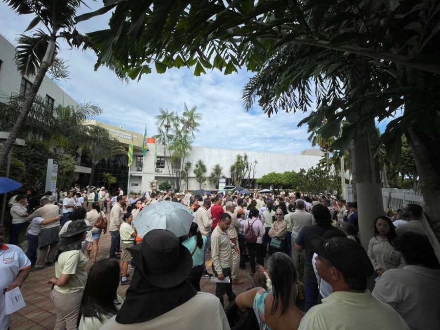 Agentes protestam na Câmara Municipal