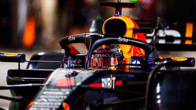Verstappen pilotando carro da Red Bull