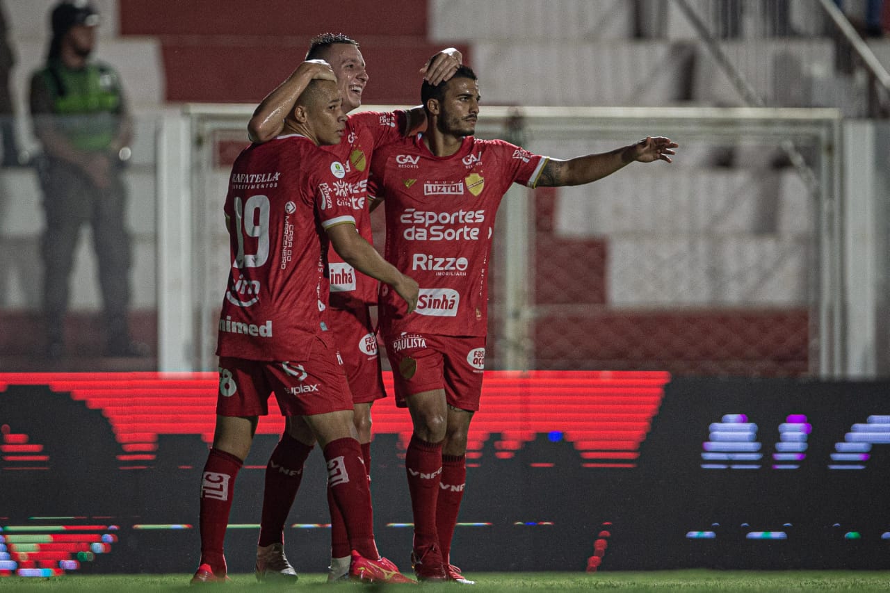 Vila Nova bate Botafogo-SP e volta a vencer na Série B > No Ataque