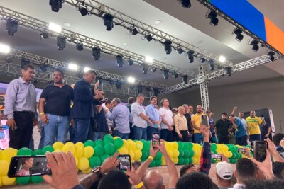 Lideranças prestigiam lançamento de pré-candidatura de Professor Alcides com presença de Bolsonaro
