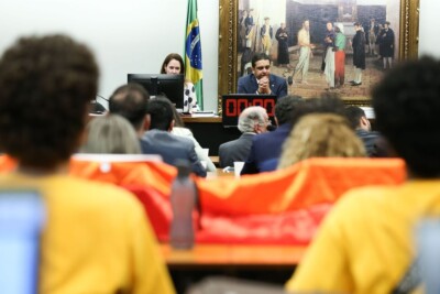 Comissão da Câmara aprova projeto contra equiparação do casamento LGBTQIA+ ao civil