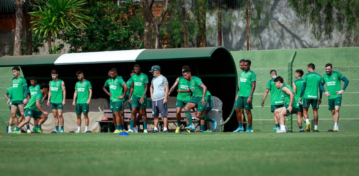 Jogadores do Goiás durante treinamento no CT Edmo Pinheiro