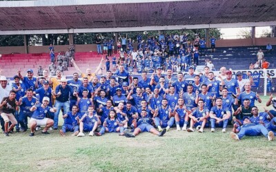 Jogadores do Goiatuba comemorando o título da Divisão de Acesso 2023